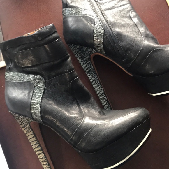 L.A.M.B. Shoes - Platform lamb booties